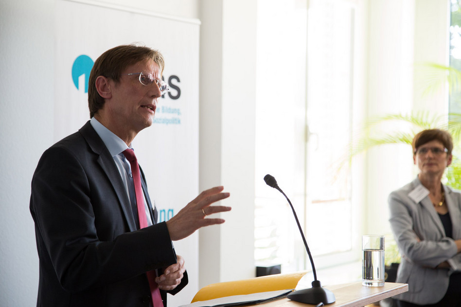 Axel Henkel (Hess. Wirtschaftsministerium) nannte zahlreiche Projekte, mit denen INBAS das Land Hessen unterstützt.
