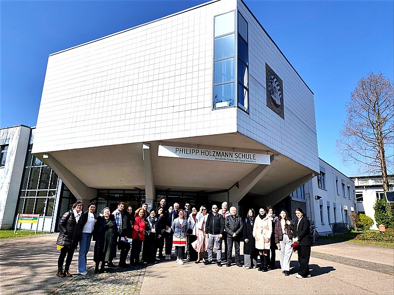 Gruppenfoto vom Besuch der armenischen Delegation an der Philipp-Holzmann-Schule