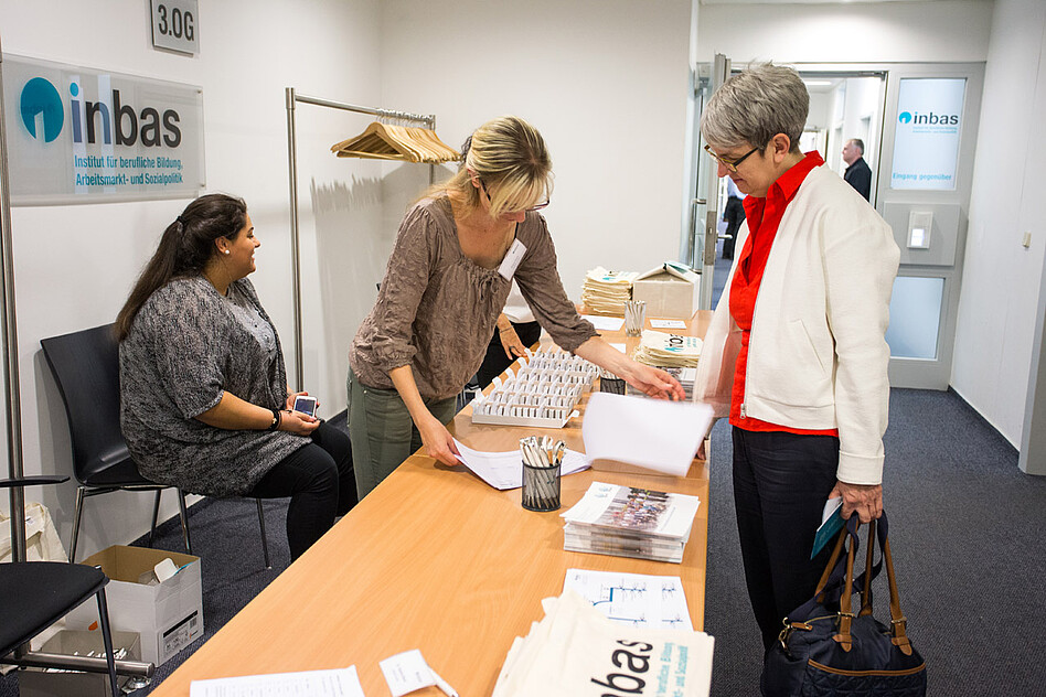 Anlässlich des 25-jährigen Firmenjubiläums öffnete INBAS in Offenbach seine Türen für einen "Blick hinter die Kulissen".