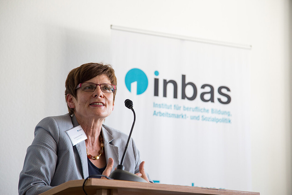 Begrüßung der Gäste durch Prokuristin Constanze Brucker, die durch das Programm führte.